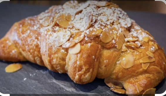 Croissant aux amandes