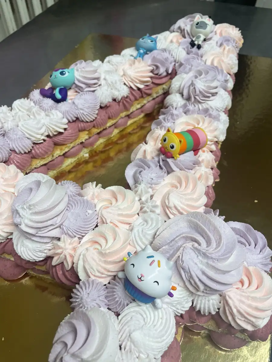 number cake fruits 4