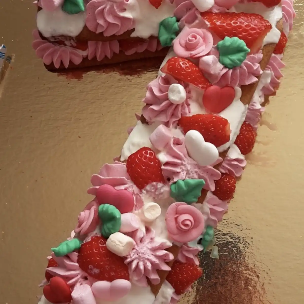 number cake  fruits 7